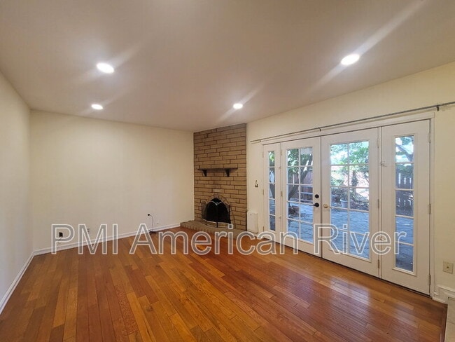 Building Photo - 8387 La Riviera Dr