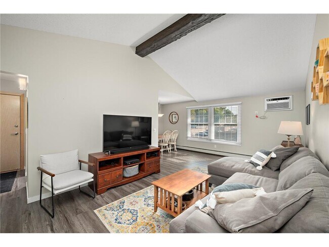 Building Photo - 4618 Cedar Lk Rd S