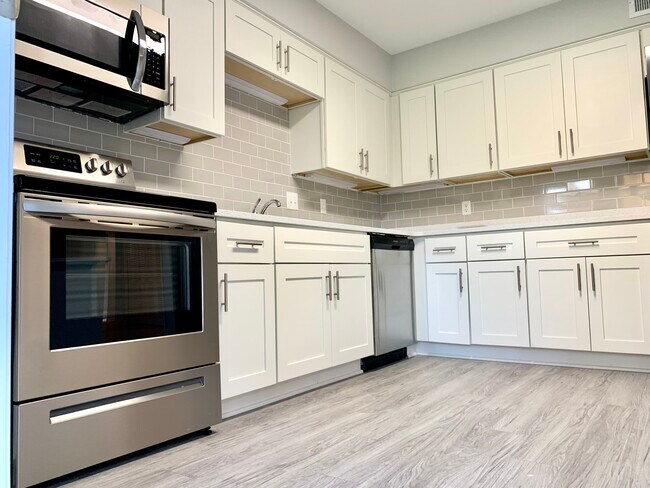 Building Photo - 118 Marcy St