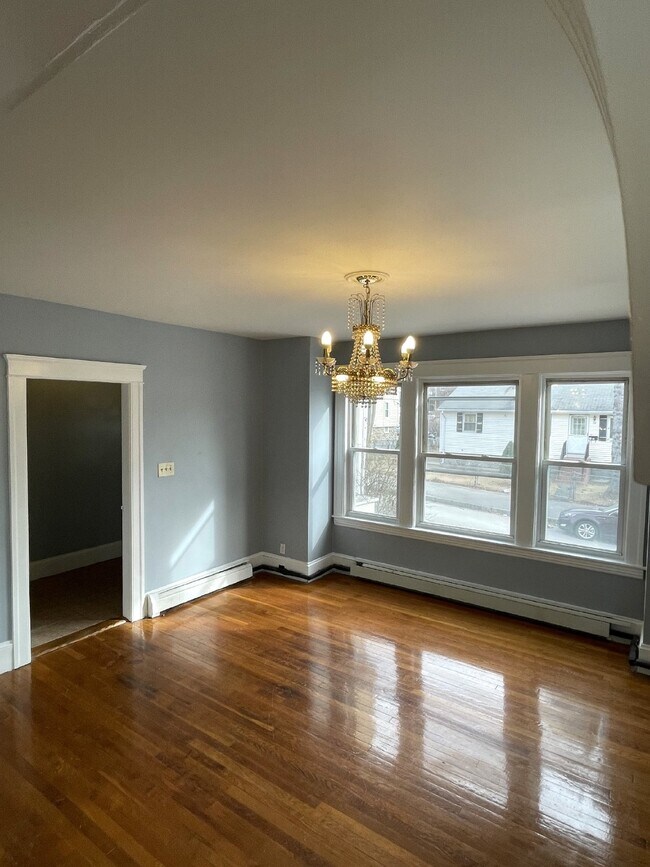 Building Photo - "Charming 3-Bedroom Apartment in Worcester...