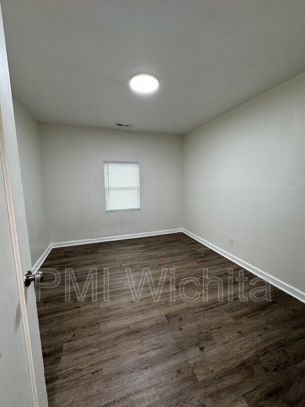 Building Photo - 816 S Water St