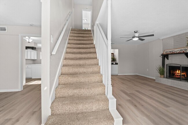 Building Photo - 16015 Southampton Dr