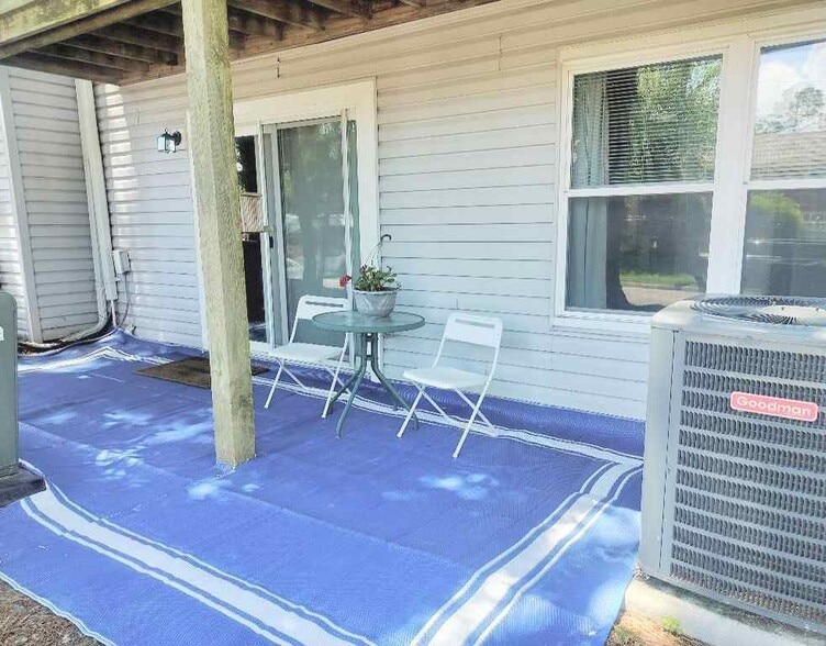 Building Photo - 500 Barberton Dr