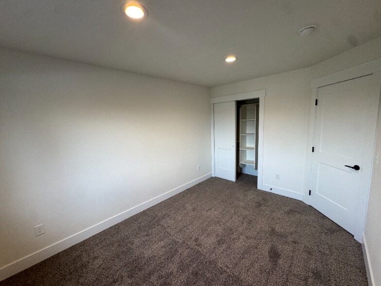 Building Photo - 3919 E 27th Ave