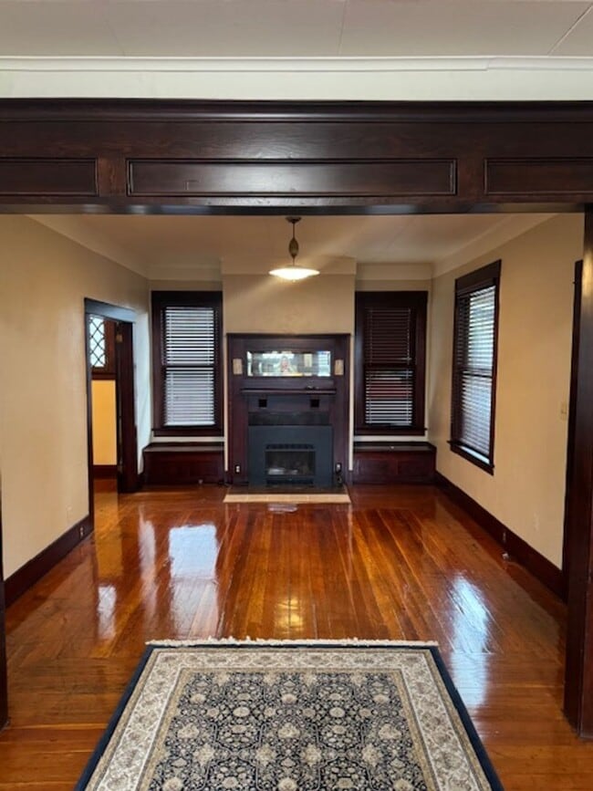 Building Photo - 4 Bedroom Home Beautifully Updated w/ Original Character