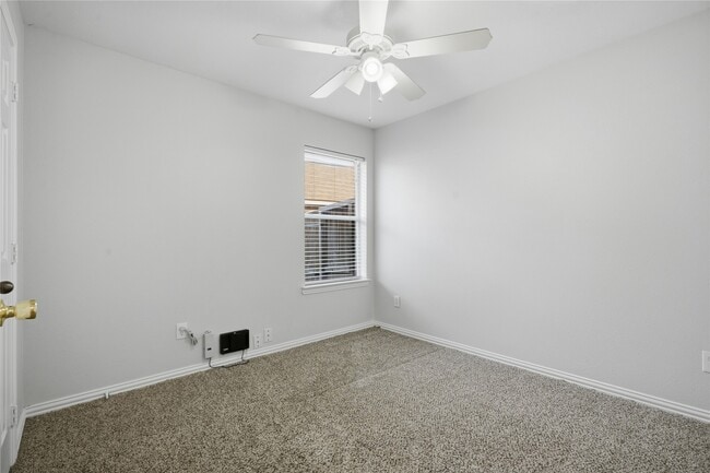 Building Photo - 5755 Lightstone Ln