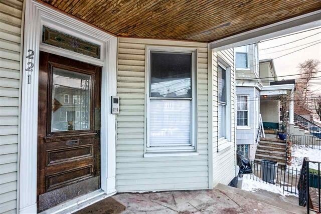 Building Photo - 221 Shippen St