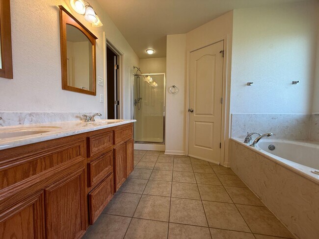 Building Photo - 3601 Salt Fork Dr