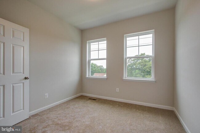 Building Photo - 14217 Travilah Rd