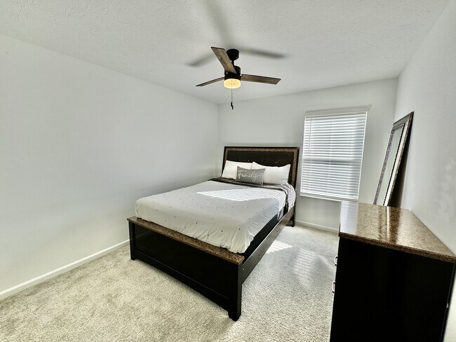 Building Photo - 3235 Sandwalk Dr