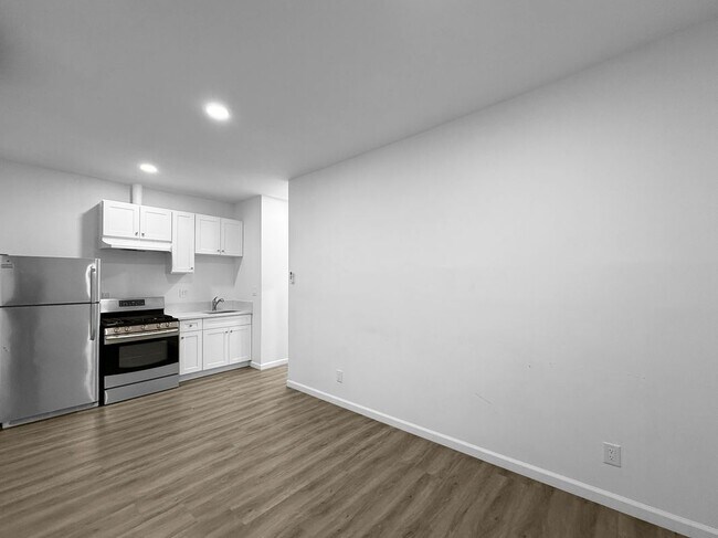 Building Photo - 442 Lightcap St