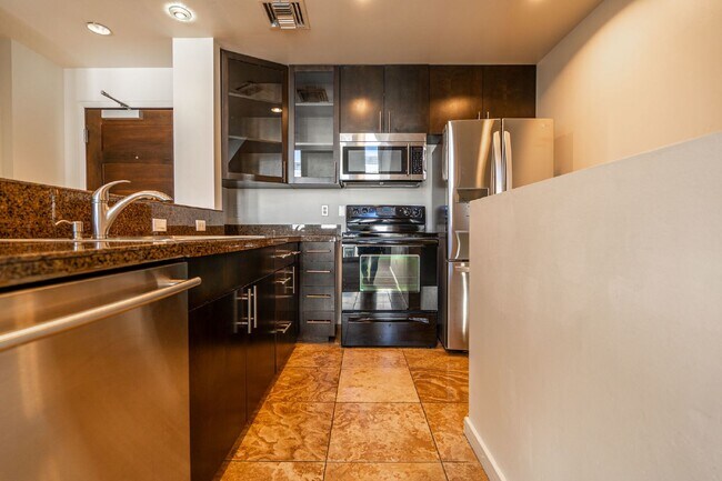 Building Photo - Downtown Condo