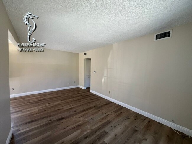 Building Photo - 514 S Grevillea Ave