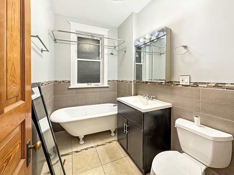 Building Photo - 2741 N Central Park Ave