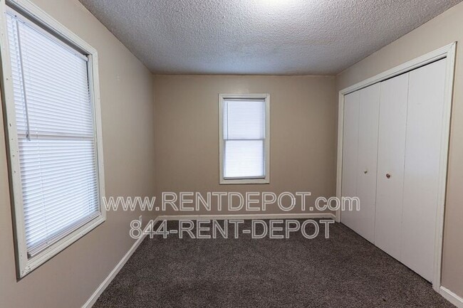 Building Photo - 1725 S Linwood Ave
