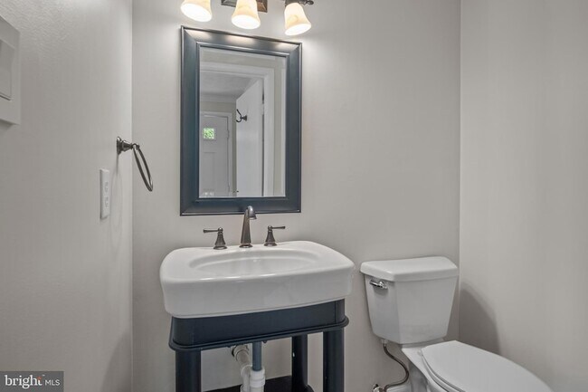 Building Photo - 3390 Longbow Ct