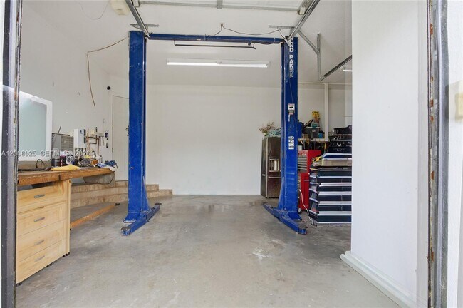 Building Photo - 20401 SW 48th Pl