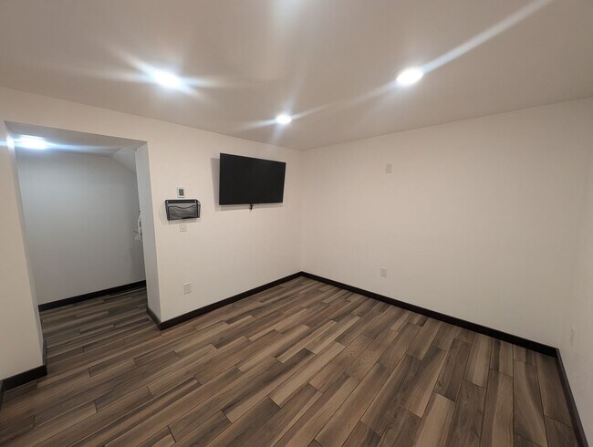 Building Photo - 2448 Le Clerc Rd S