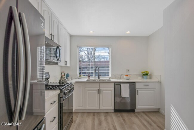 Building Photo - 31555 Lindero Canyon Rd