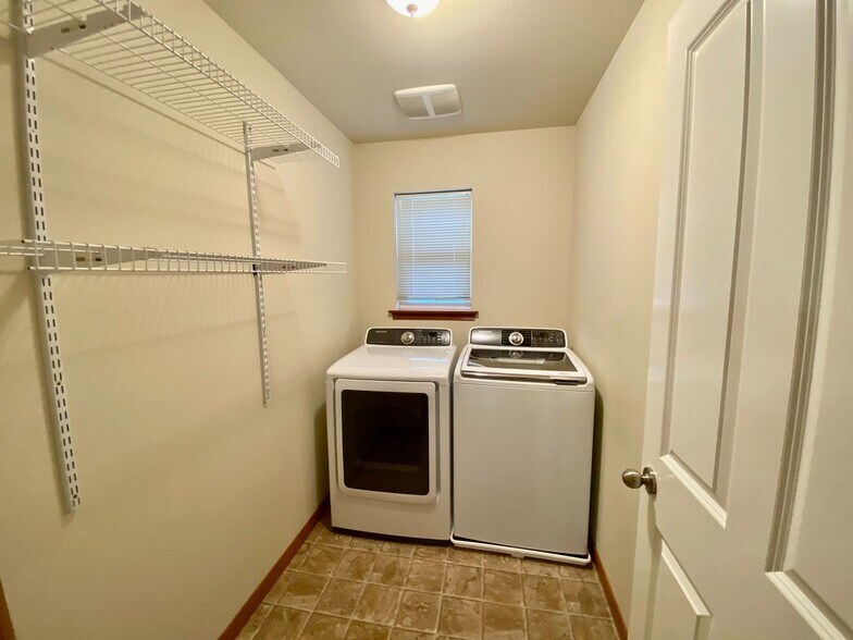 Building Photo - Lynnwood Home