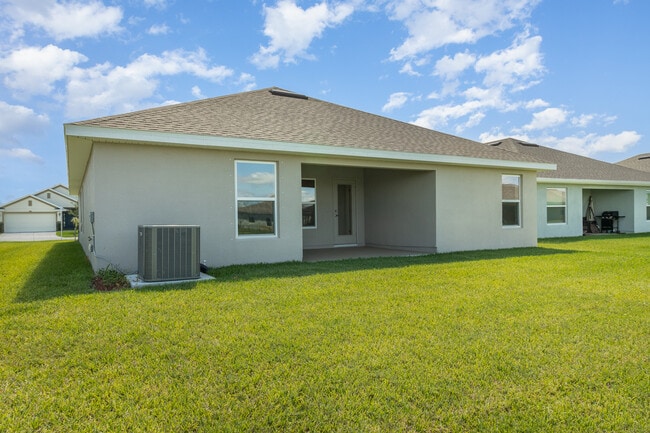 Building Photo - 1844 Middlebury Dr SE