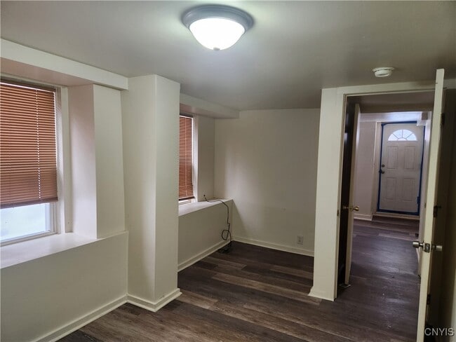 Building Photo - 410 Graves St