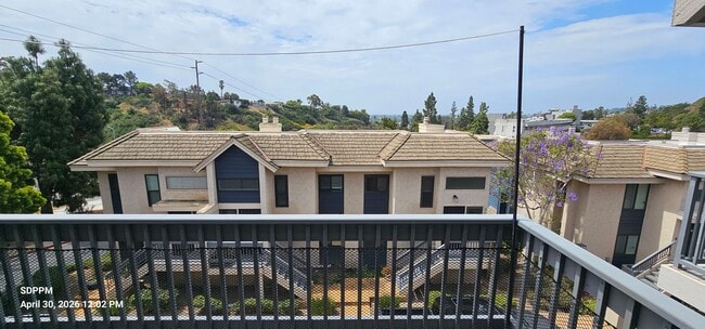 Building Photo - SAN DIEGO / BAY HO - Remodeled Nice 2 Bedroom & 2.5 Bath Townhouse.  AVAILABLE NOW!
