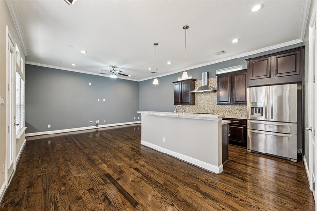 Building Photo - 1113 W 18th St