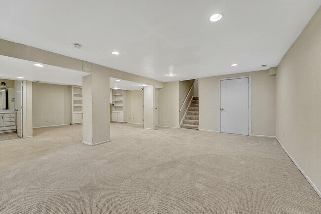 Building Photo - 7398 S Hudson Way