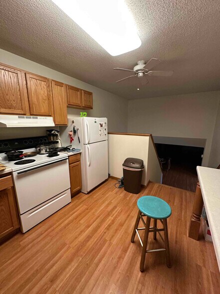 Building Photo - 320 Oak Ave N