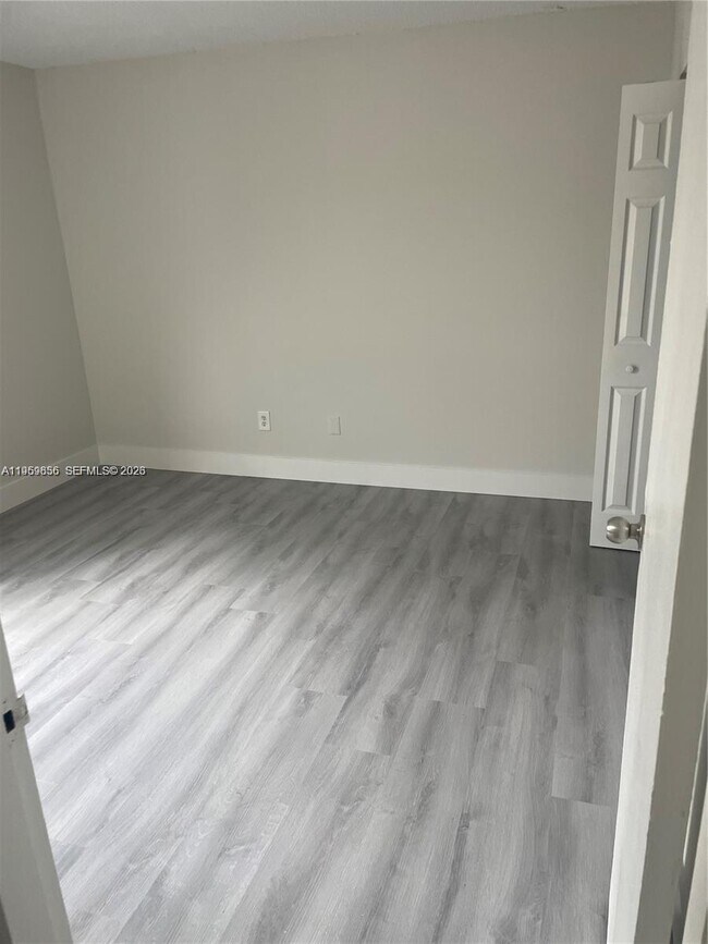 Building Photo - 2075 NE 164th St