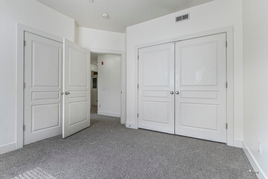 Building Photo - 389 S State St