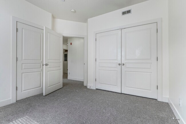 Building Photo - 389 S State St