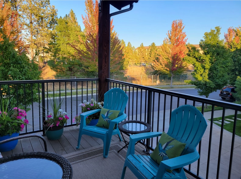 Porch with seating and BBQ. - 2090 W Bellerive Ln