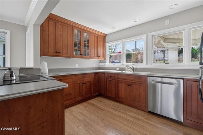 Building Photo - 15 Chase Ln