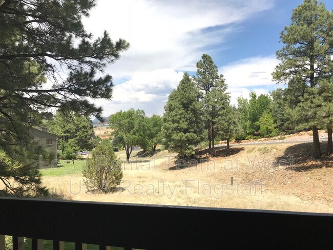 Building Photo - 5701 N Villa Cir