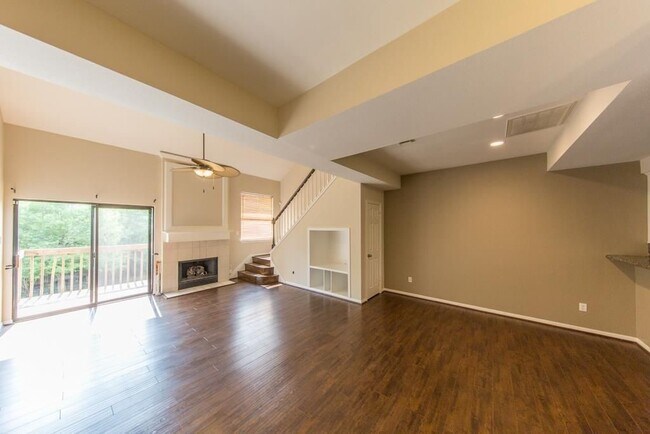 Building Photo - 737 Davis Rd