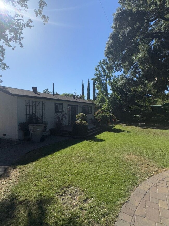 Building Photo - Love This House!