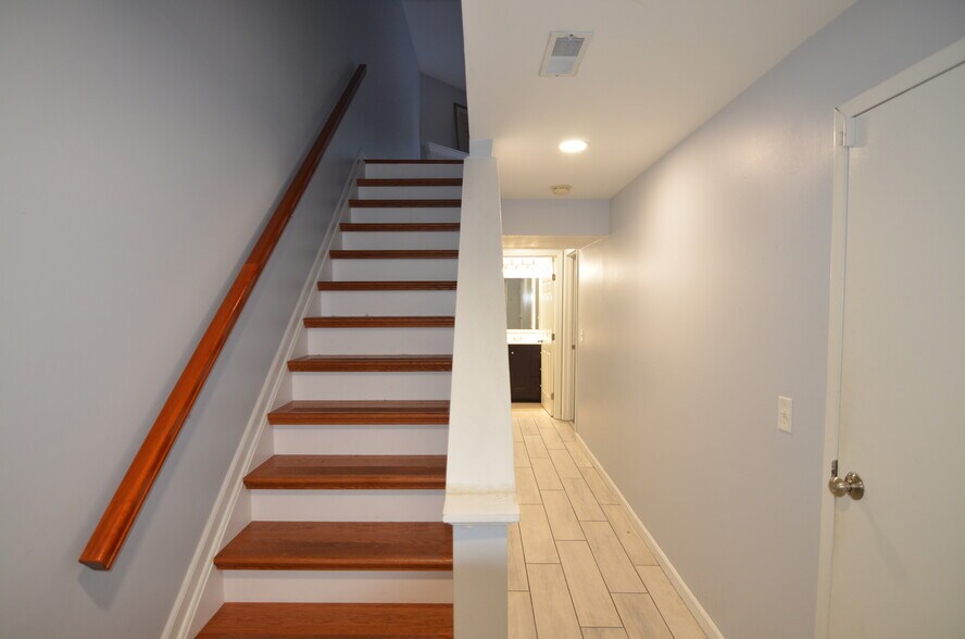 Building Photo - 2119 Fulton Ave