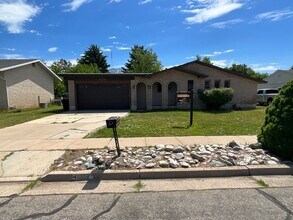 Building Photo - 4 Bedroom 2 Bath  Home 2 Car Garage.