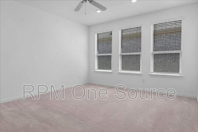 Building Photo - 812 Morwenna Rd