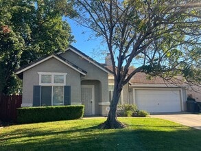 Building Photo - 3 Bedroom Charmer in West Roseville!
