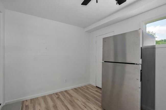 Building Photo - 21 Larue St