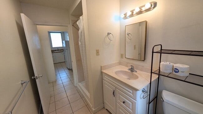 Building Photo - Centrally located 1 bed, 1 bath 2 parking, 2nd floor walkup in Makiki