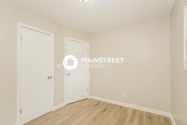 Building Photo - 4 Bedroom Pet-Friendly Home in INDIANAPOLI...