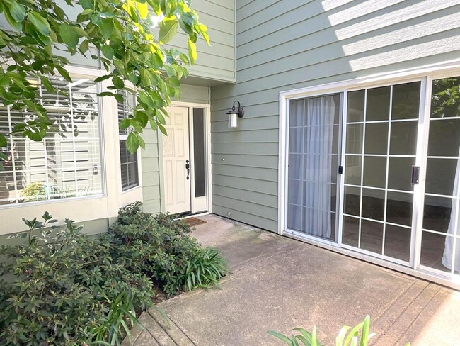 Building Photo - Wonderful Townhome In Walnut Creek Near He...