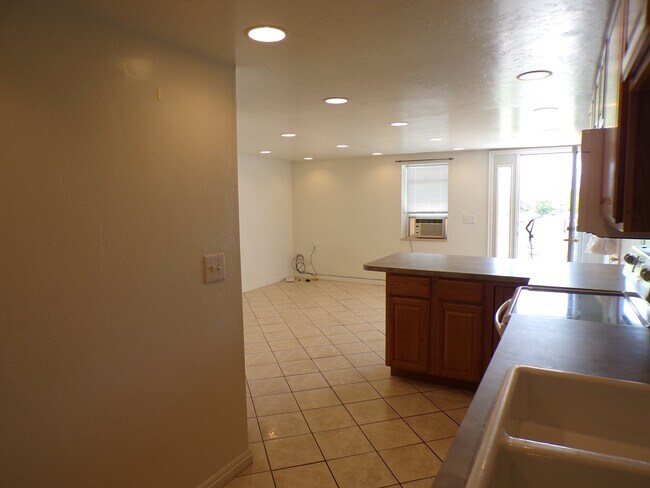 Building Photo - 552 S 800 W St