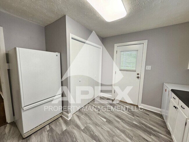 Building Photo - Craftsman Style 2 Bd 1- Ba Single Family H...