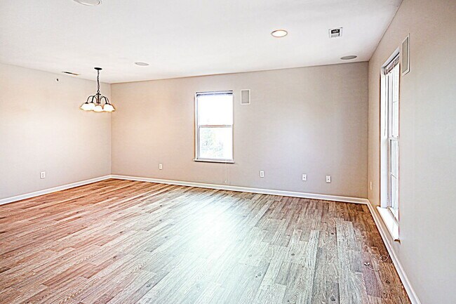 Building Photo - 310 Stonewall Creek Dr