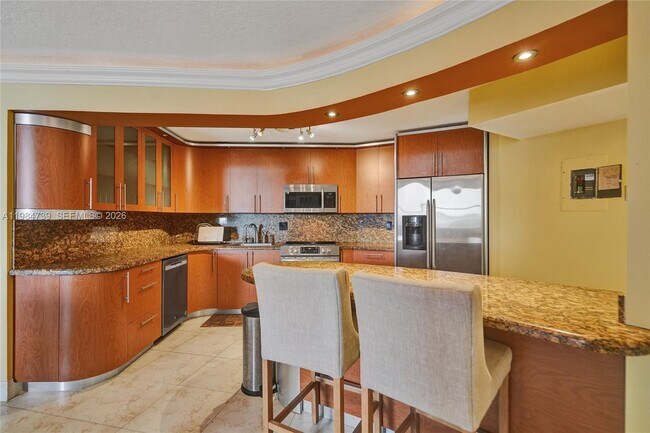 Building Photo - 800 Parkview Dr